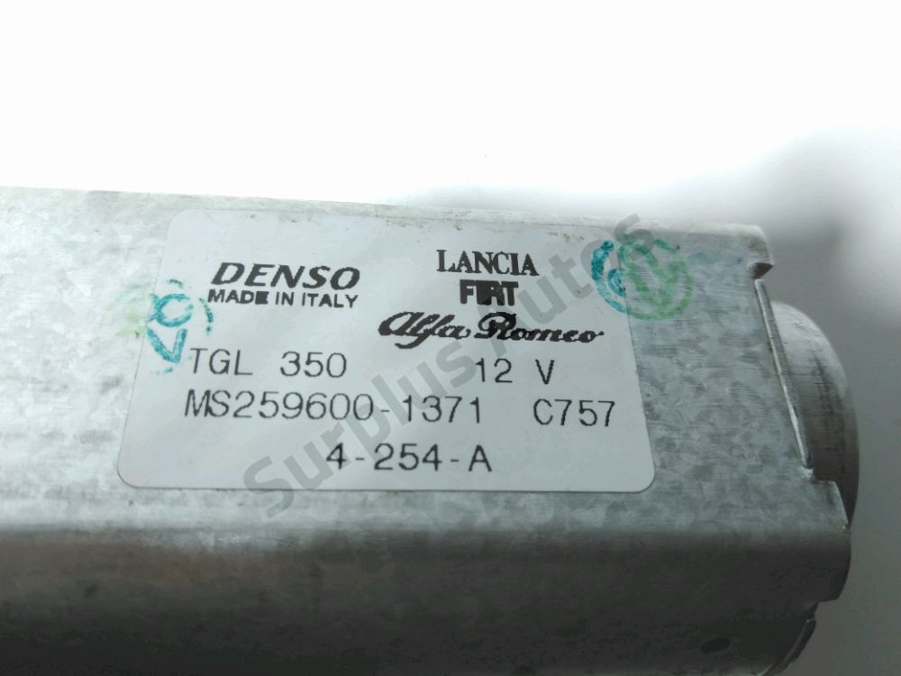Moteur d'essuie glace arrière