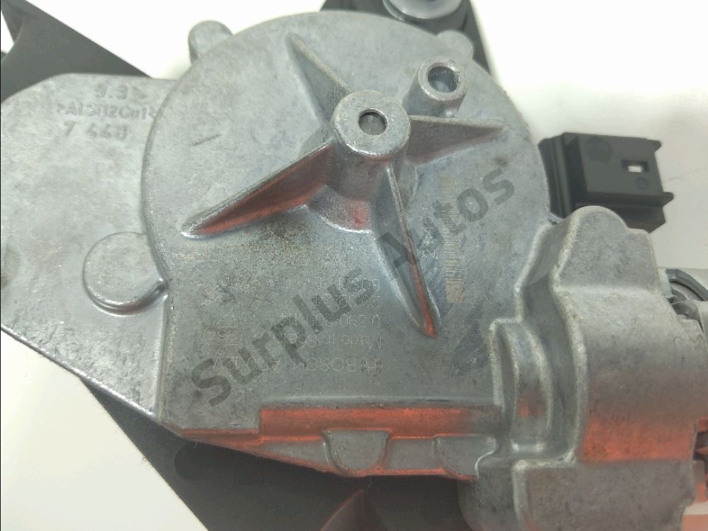 Moteur d'essuie glace arrière