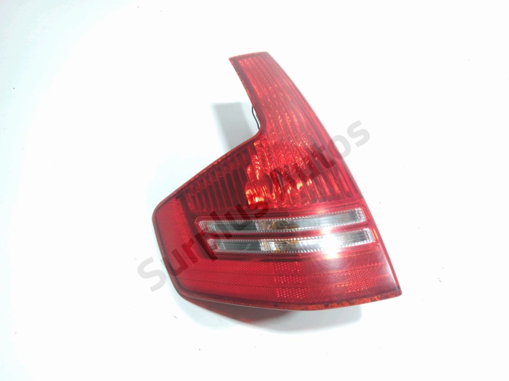 Feu arrière gauche