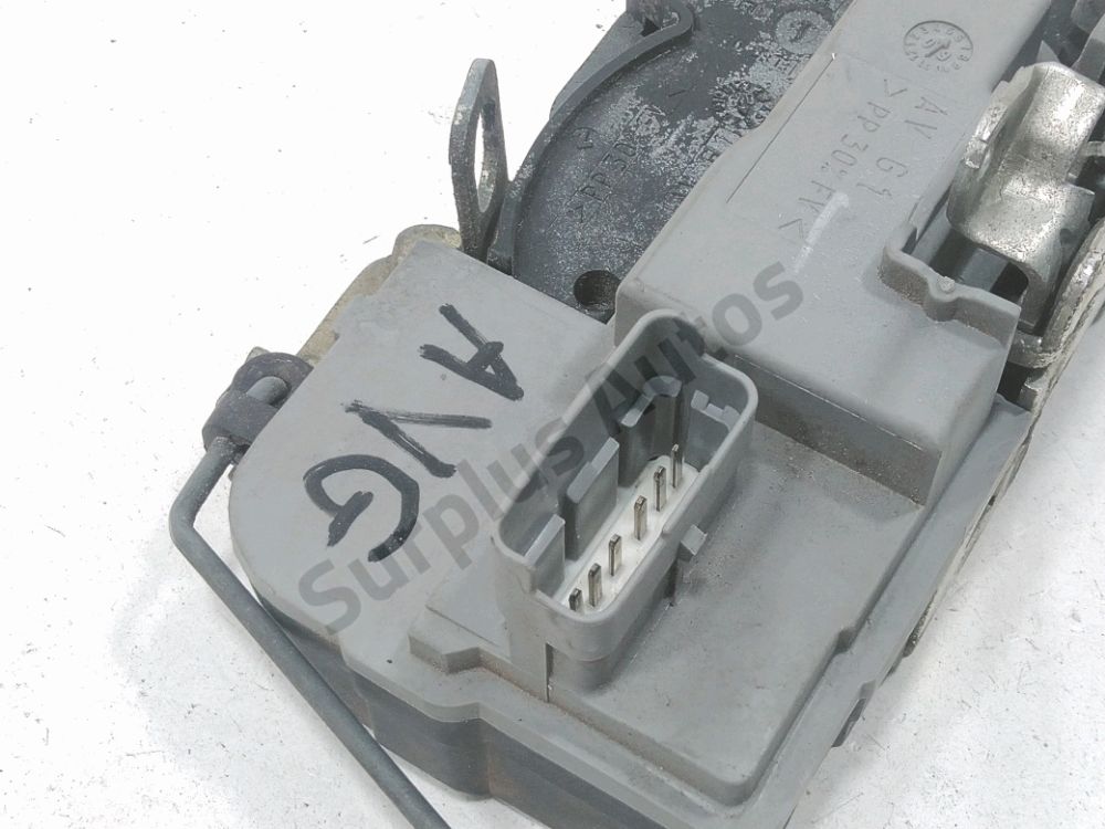 Serrure de porte avant gauche