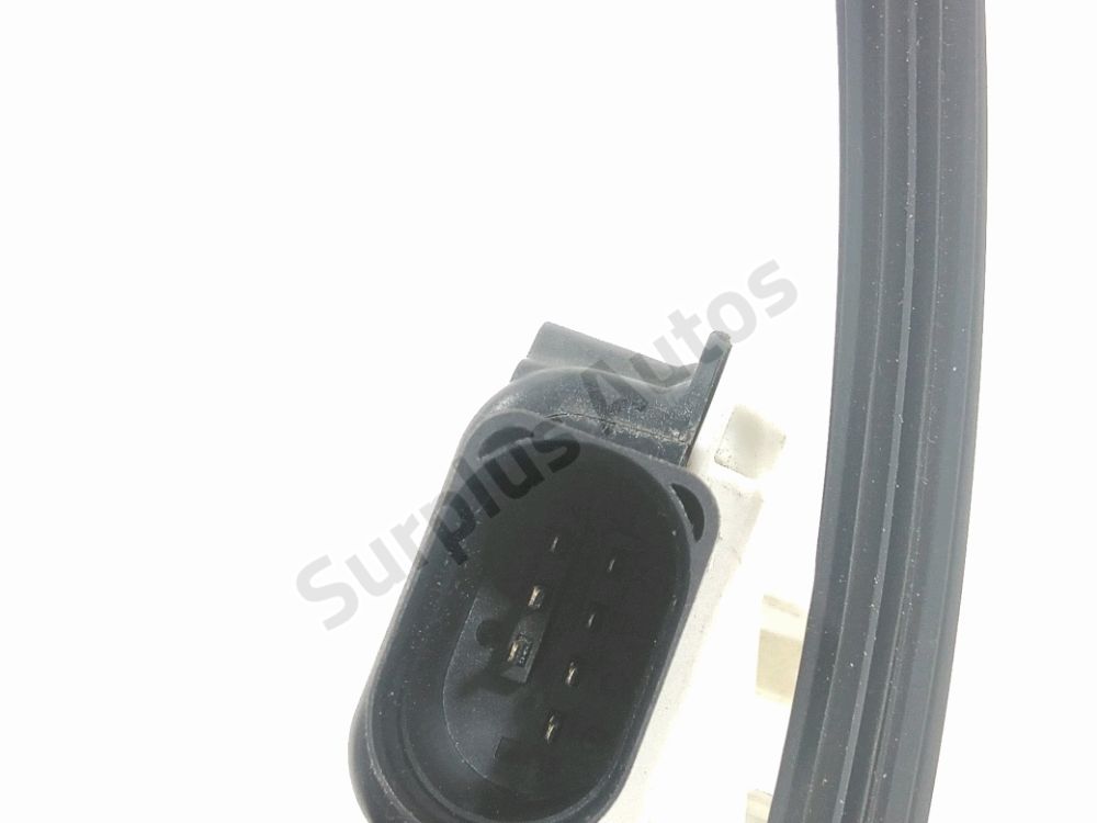 Serrure de porte avant gauche