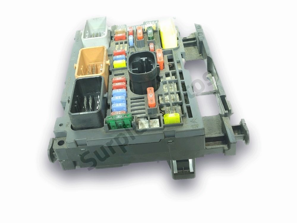Boite à fusibles moteur