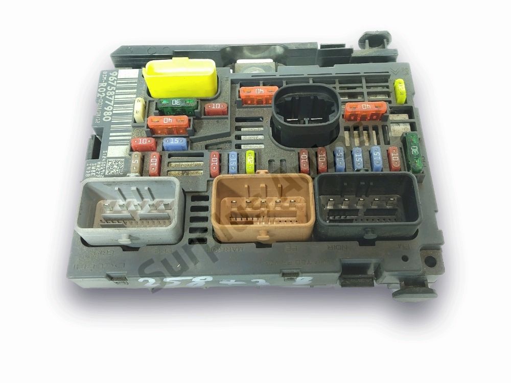 Boite à fusibles moteur