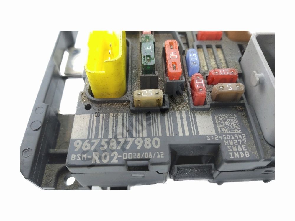 Boite à fusibles moteur