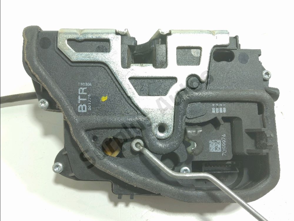 Serrure de porte avant droite
