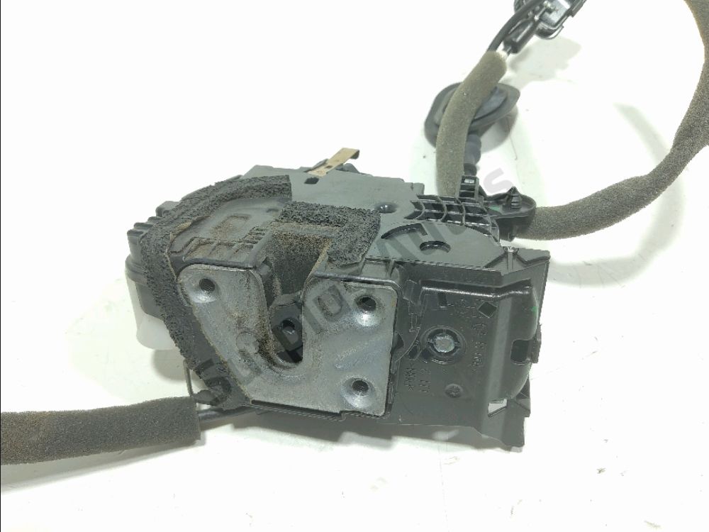 Serrure de porte avant gauche