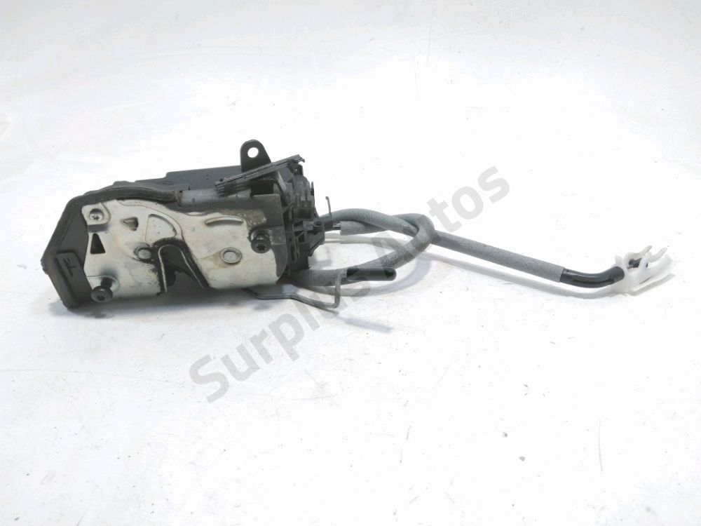Serrure de porte avant droite