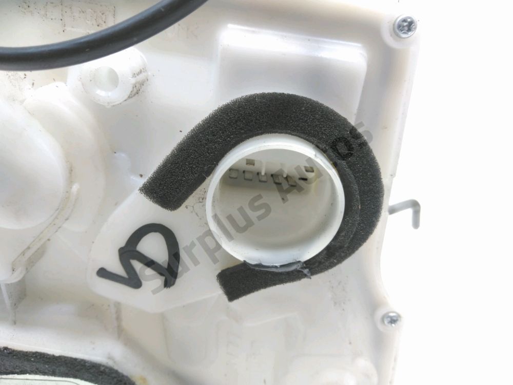 Serrure de porte avant droite