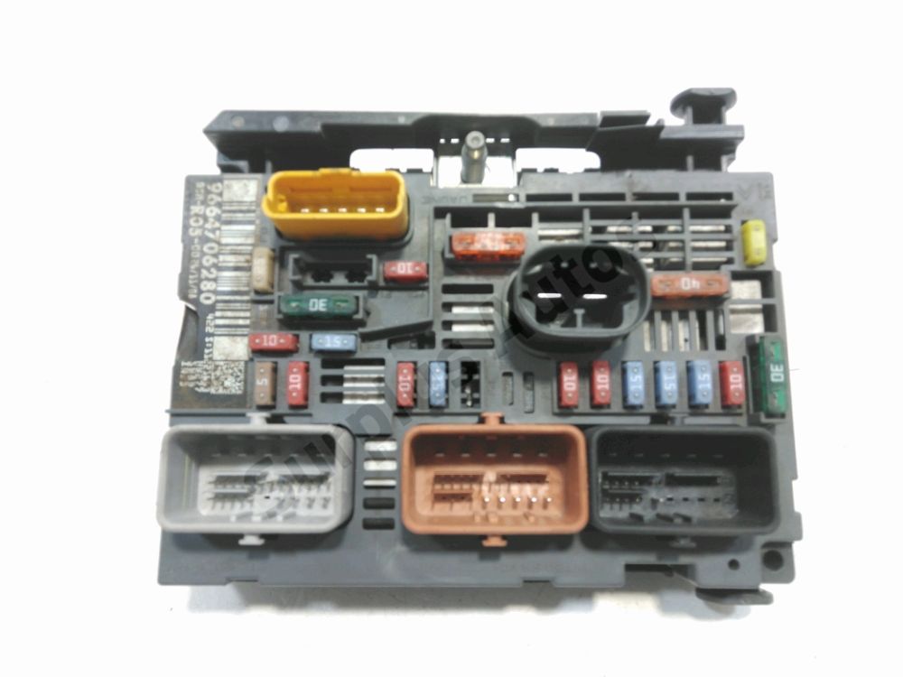 Boite à fusibles moteur