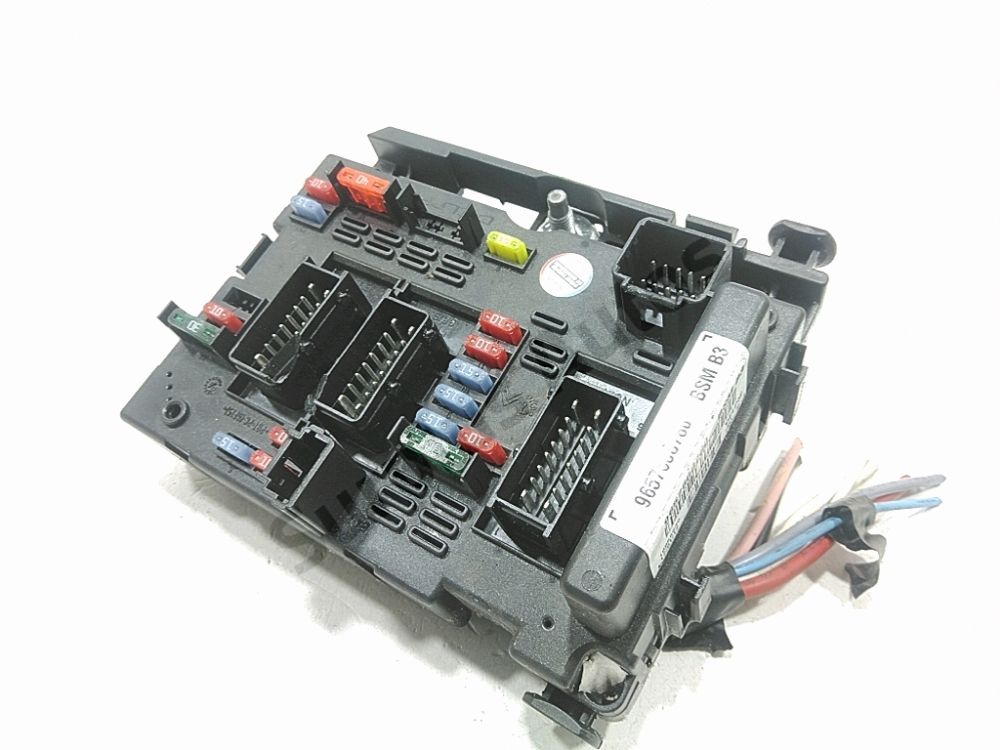 Boite à fusibles moteur