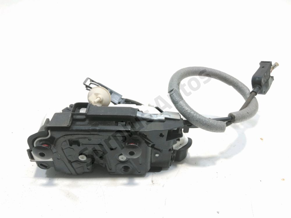 Serrure de porte avant droite