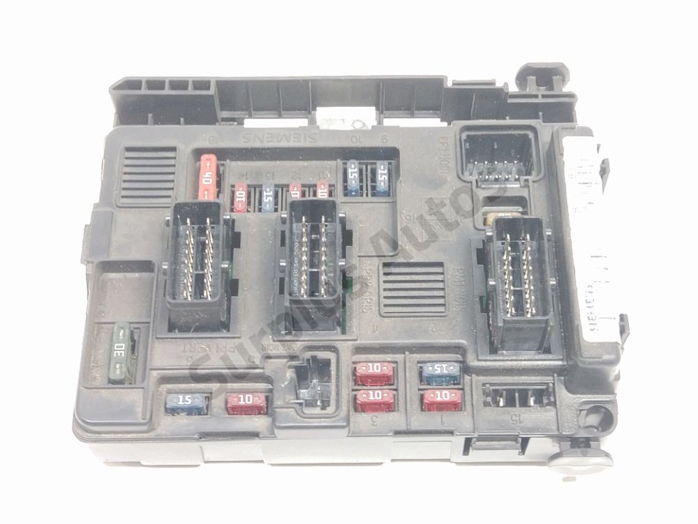 Boite à fusibles moteur