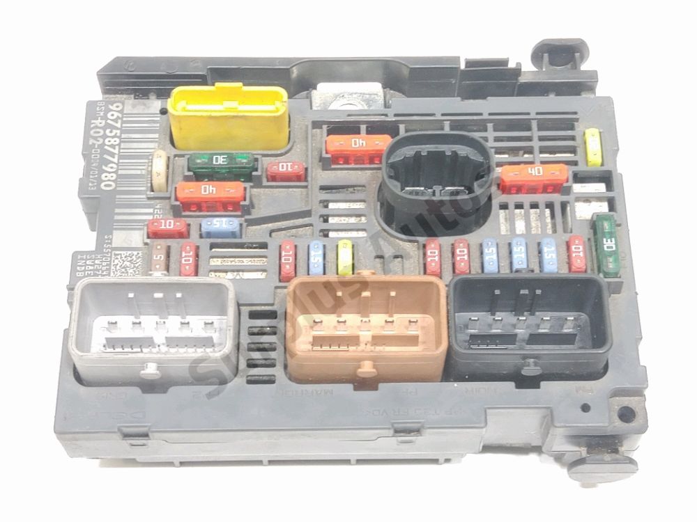 Boite à fusibles moteur