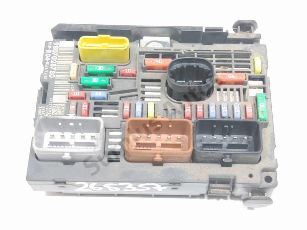Boite à fusibles moteur
