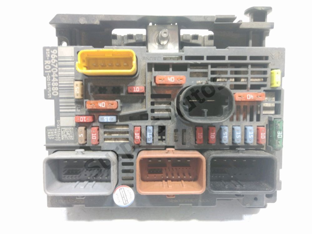Boite à fusibles moteur