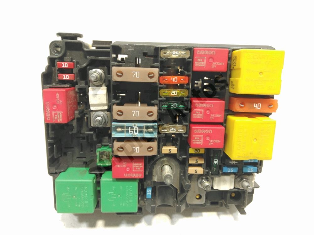 Boite à fusibles moteur