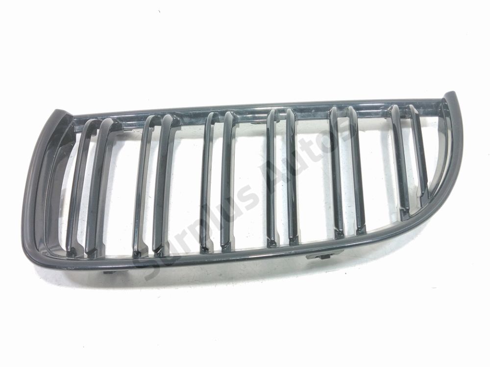 Grille de calandre gauche