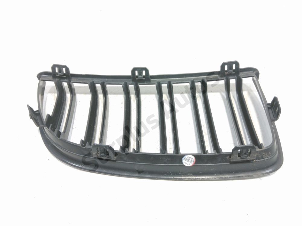 Grille de calandre gauche