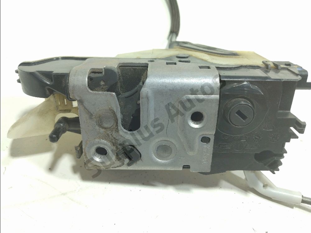 Serrure de porte avant gauche