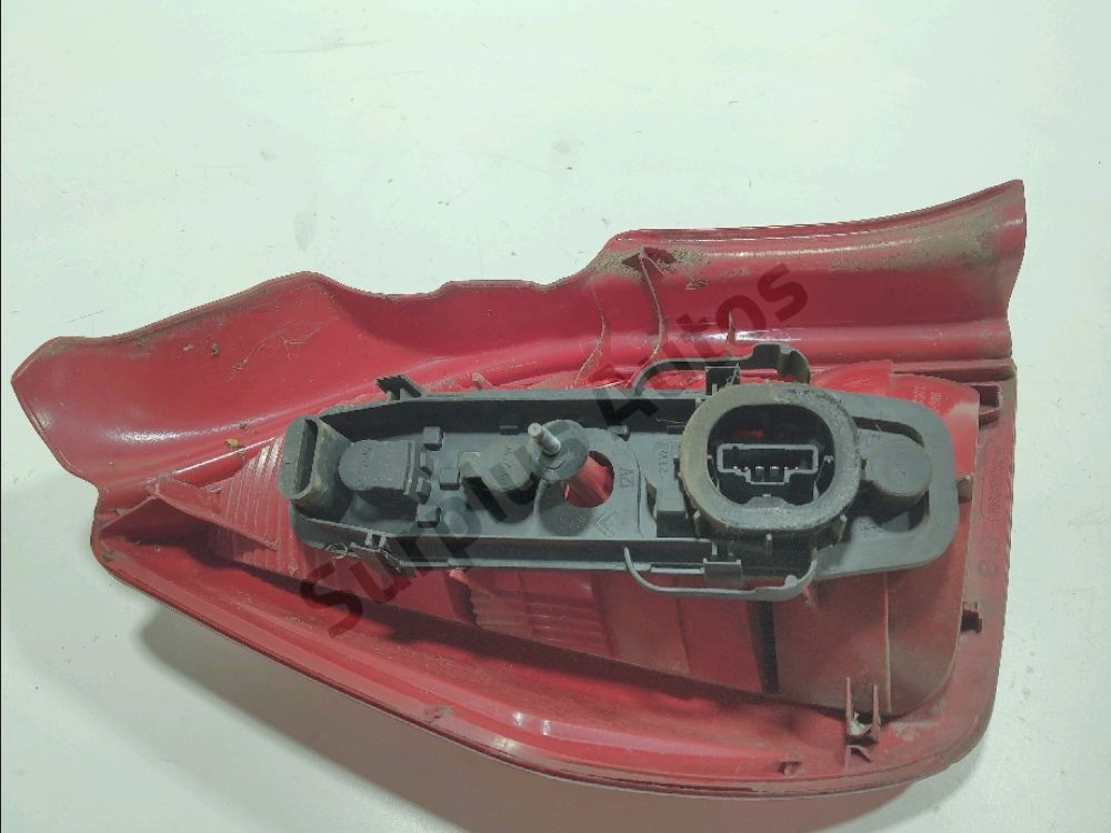 Feu arrière droit