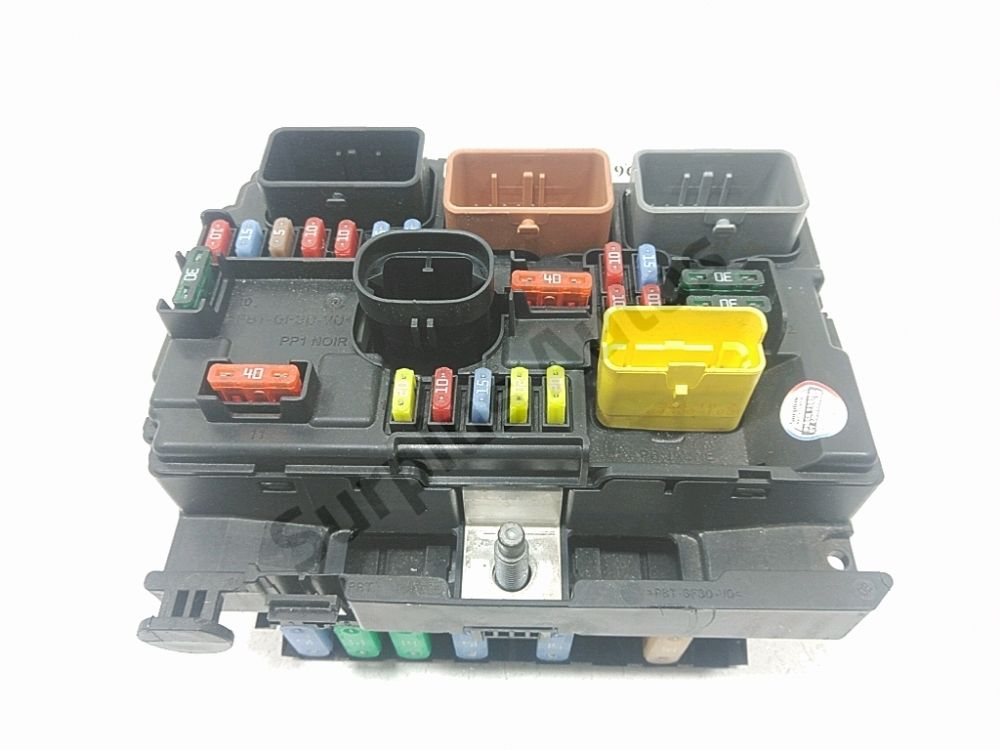 Boite à fusibles moteur
