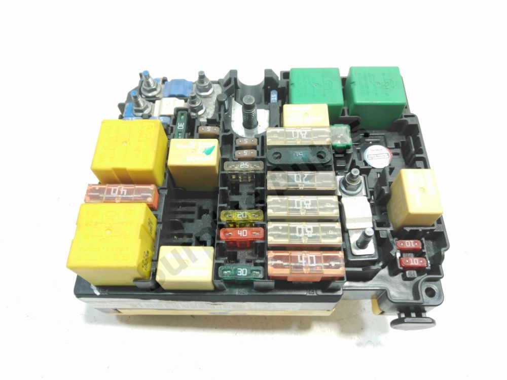 Boite à fusibles moteur