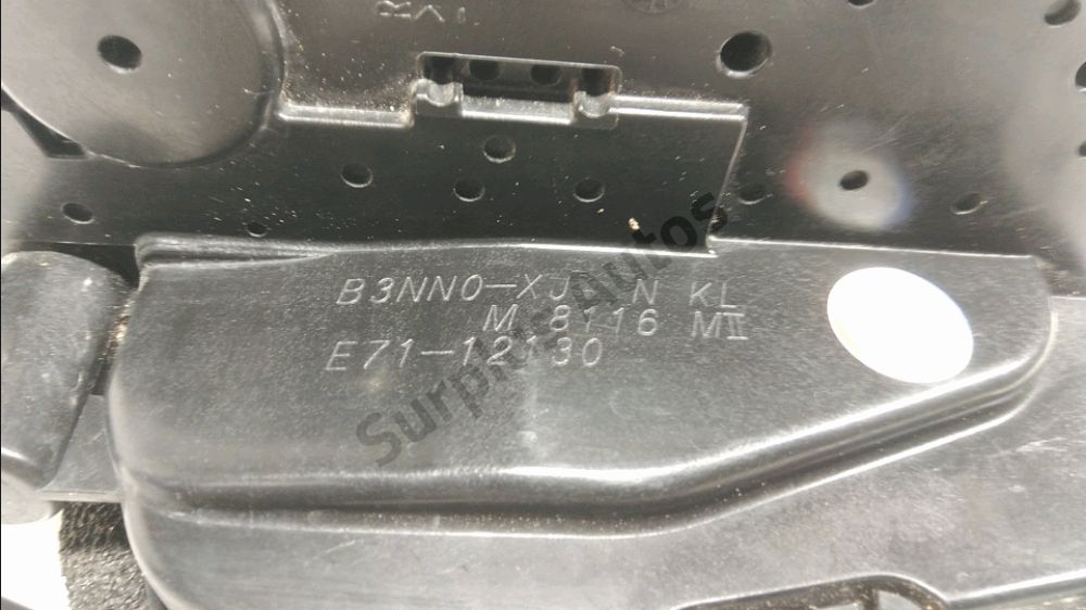 Serrure de porte avant droite