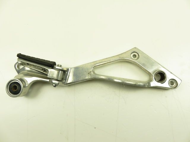 PLATINE ET REPOSE PIEDS ARRIERE DROIT