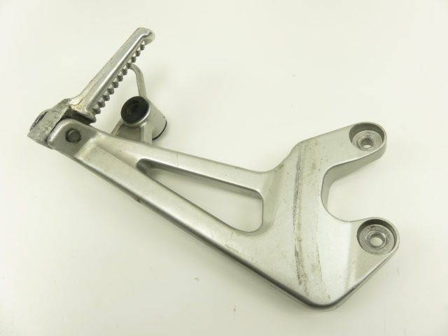 Platine et repose pieds arriere droit