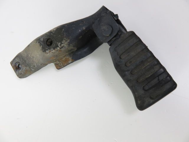 Platine et repose pieds arriere gauche