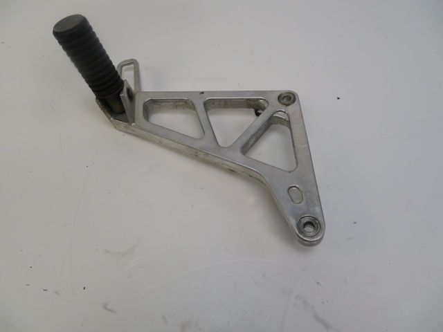 PLATINE ET REPOSE PIEDS ARRIERE DROIT