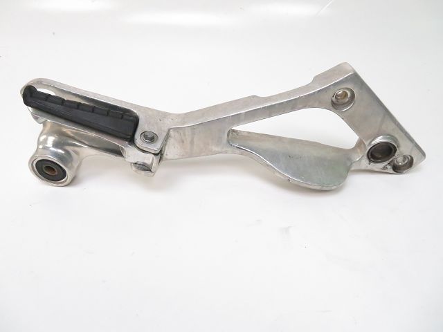 PLATINE ET REPOSE PIEDS ARRIERE DROIT