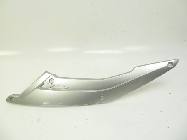 Cache lateral gauche