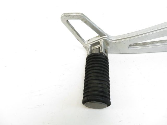 PLATINE ET REPOSE PIEDS ARRIERE DROIT