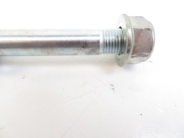 AXE DE ROUE AVANT