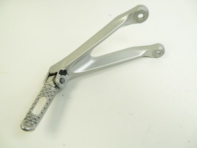 Platine et repose pieds arriere droit