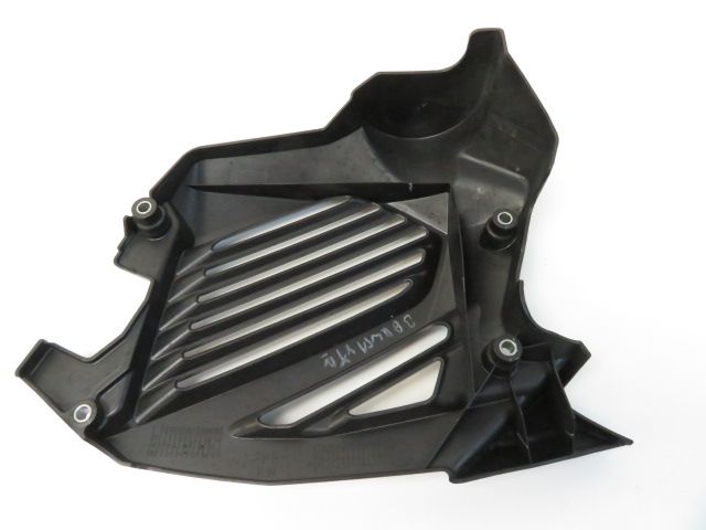 GRILLE DE RADIATEUR