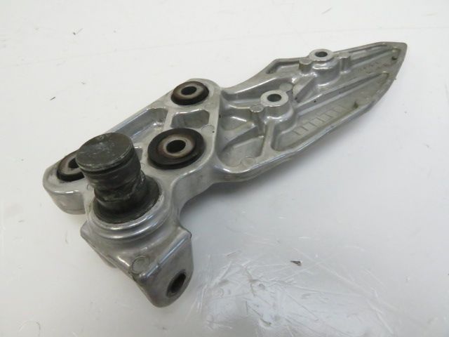 PLATINE AVANT DROITE