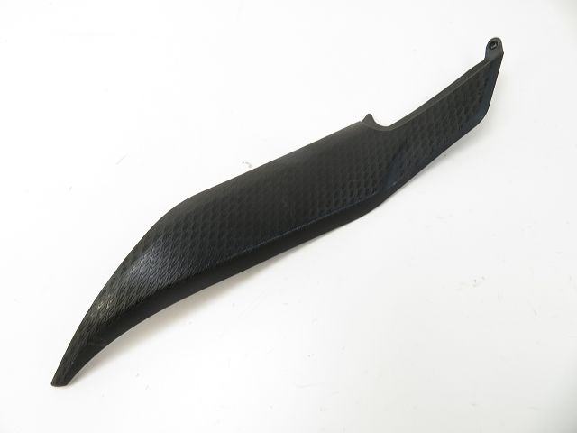 Cache lateral gauche