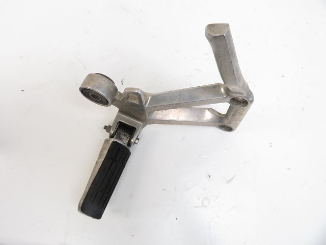 PLATINE ET REPOSE PIEDS ARRIERE DROIT