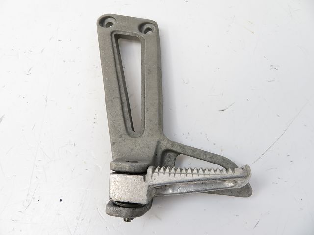 PLATINE ET REPOSE PIEDS ARRIERE GAUCHE