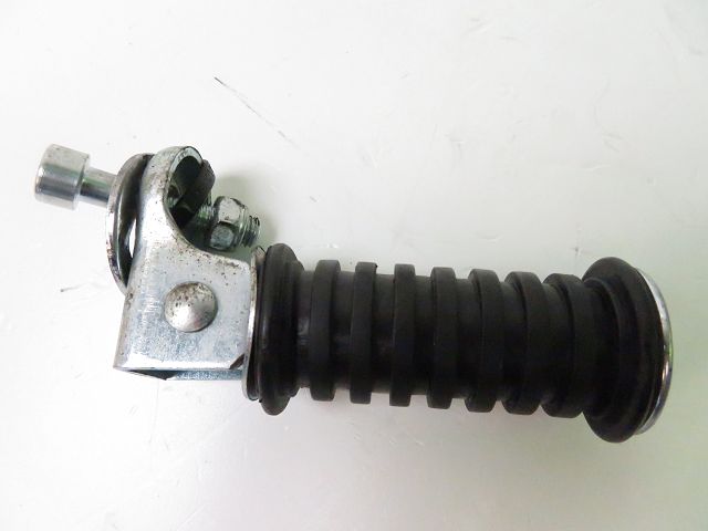 Repose pieds arriere droit