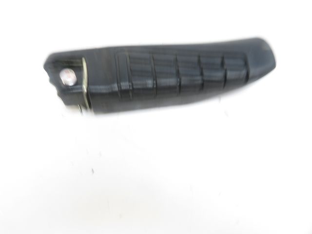 Repose pieds arriere droit