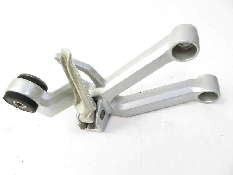 PLATINE ET REPOSE PIEDS ARRIERE DROIT