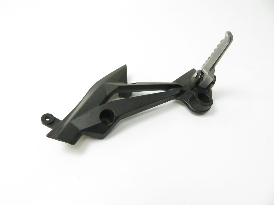 PLATINE ET REPOSE PIEDS ARRIERE DROIT