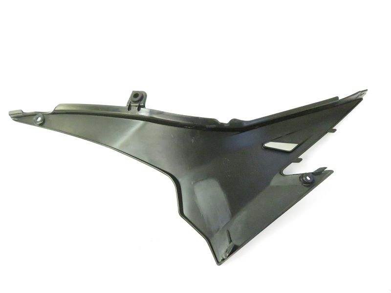 CACHE LATERAL DROIT