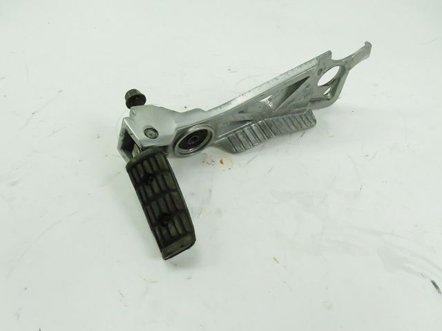 PLATINE ET REPOSE PIEDS ARRIERE DROIT