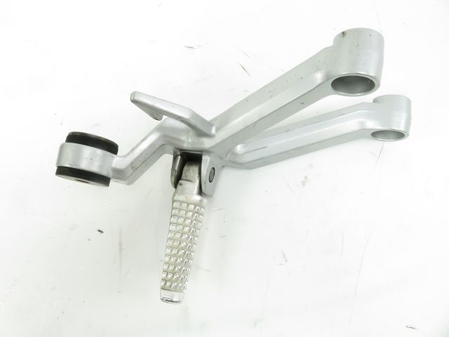 PLATINE ET REPOSE PIEDS ARRIERE DROIT