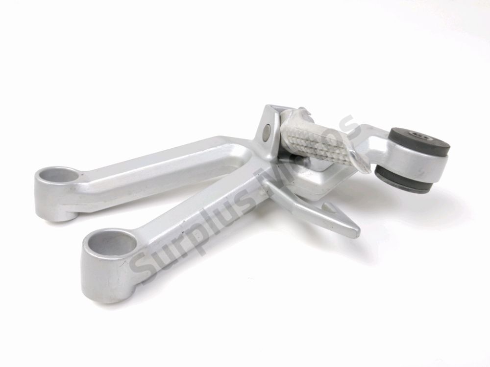 PLATINE ET REPOSE PIEDS ARRIERE DROIT