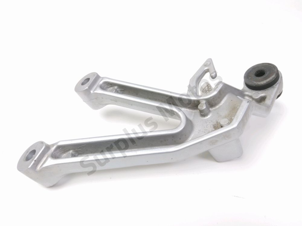 PLATINE ET REPOSE PIEDS ARRIERE DROIT